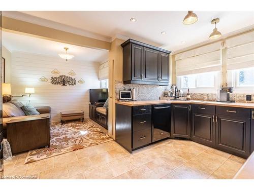 89 Larraine Avenue, Dundas, ON - Indoor Photo Showing Kitchen