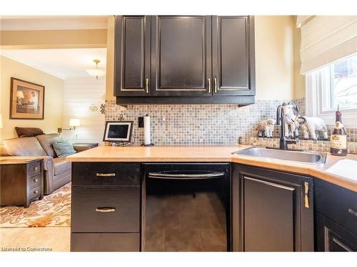 89 Larraine Avenue, Dundas, ON - Indoor Photo Showing Kitchen