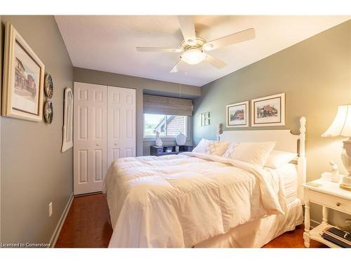 89 Larraine Avenue, Dundas, ON - Indoor Photo Showing Bedroom