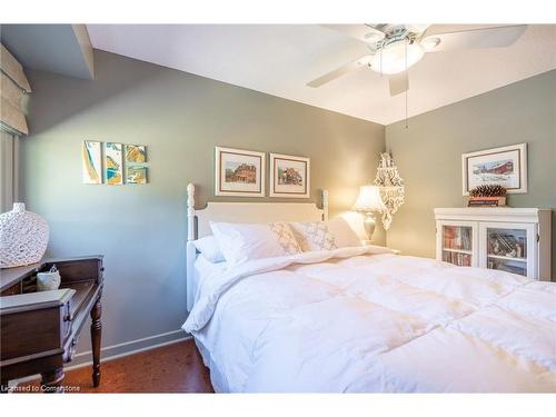 89 Larraine Avenue, Dundas, ON - Indoor Photo Showing Bedroom