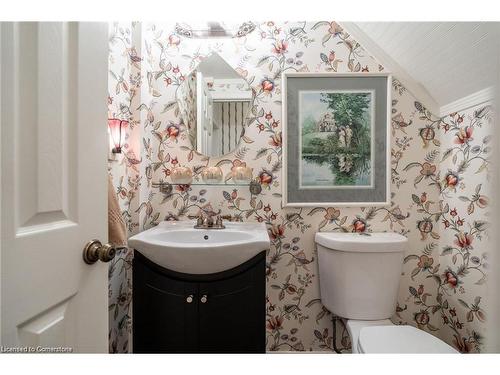 89 Larraine Avenue, Dundas, ON - Indoor Photo Showing Bathroom