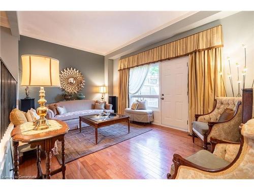 89 Larraine Avenue, Dundas, ON - Indoor Photo Showing Living Room