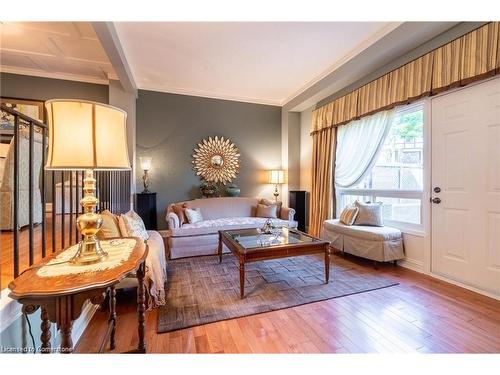 89 Larraine Avenue, Dundas, ON - Indoor Photo Showing Living Room