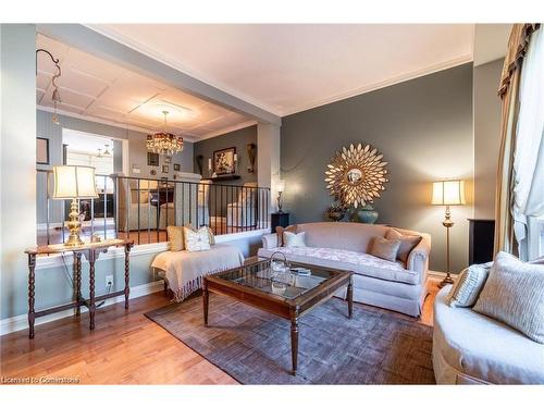 89 Larraine Avenue, Dundas, ON - Indoor Photo Showing Living Room