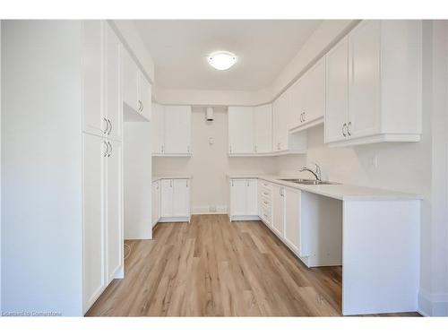 26-305 Garner Road W, Hamilton, ON - Indoor Photo Showing Kitchen With Double Sink