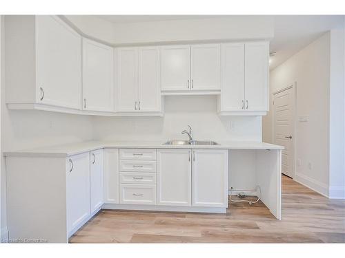 26-305 Garner Road W, Hamilton, ON - Indoor Photo Showing Kitchen With Double Sink