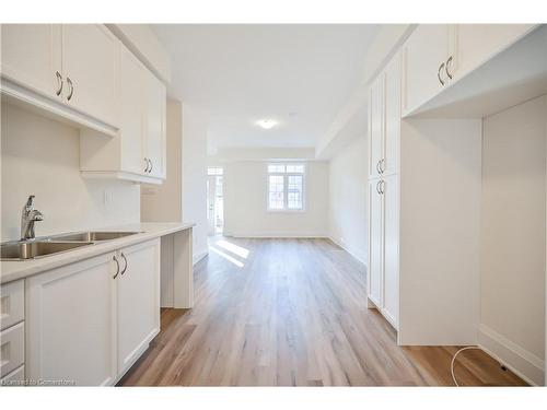 26-305 Garner Road W, Hamilton, ON - Indoor Photo Showing Kitchen With Double Sink