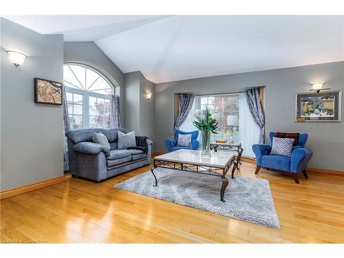 40 Bartok Crescent, Port Colborne, ON - Indoor Photo Showing Living Room