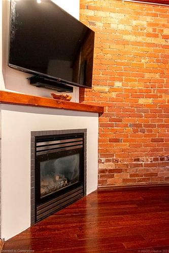 13-357 Hunter Street W, Hamilton, ON - Indoor Photo Showing Living Room With Fireplace