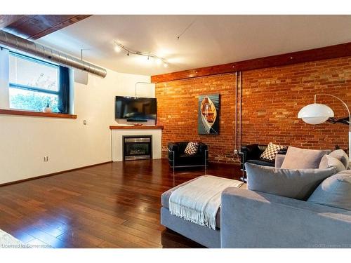 13-357 Hunter Street W, Hamilton, ON - Indoor Photo Showing Living Room With Fireplace