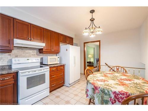 98 Summercrest Drive, Hamilton, ON - Indoor Photo Showing Kitchen