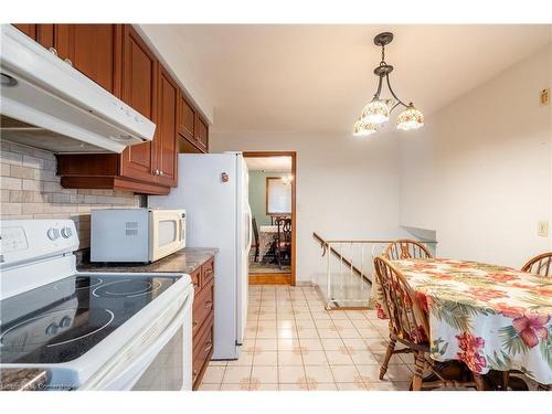 98 Summercrest Drive, Hamilton, ON - Indoor Photo Showing Kitchen