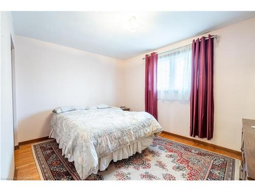 98 Summercrest Drive, Hamilton, ON - Indoor Photo Showing Bedroom