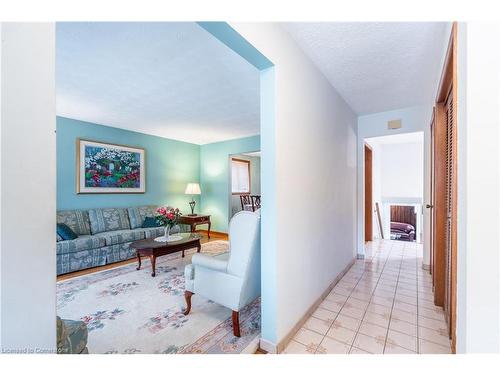 98 Summercrest Drive, Hamilton, ON - Indoor Photo Showing Living Room