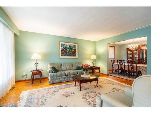 98 Summercrest Drive, Hamilton, ON - Indoor Photo Showing Living Room