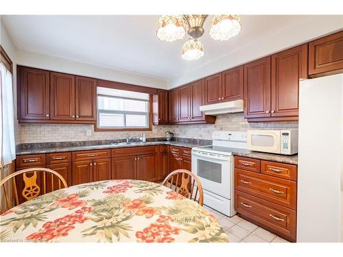 98 Summercrest Drive, Hamilton, ON - Indoor Photo Showing Kitchen