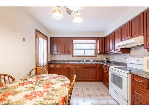 98 Summercrest Drive, Hamilton, ON - Indoor Photo Showing Kitchen