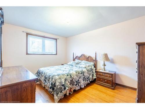 98 Summercrest Drive, Hamilton, ON - Indoor Photo Showing Bedroom