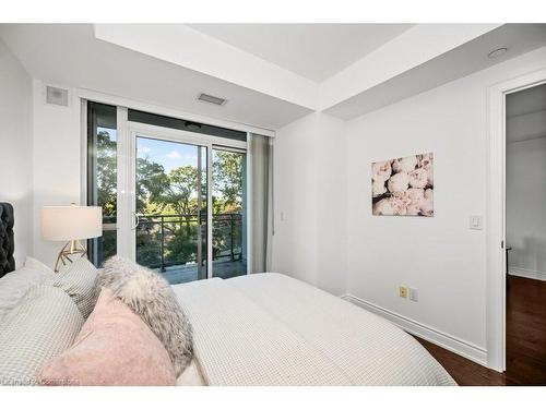 520-3500 Lakeshore Road W, Oakville, ON - Indoor Photo Showing Bedroom