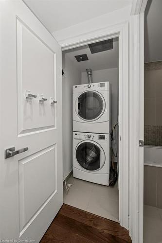 520-3500 Lakeshore Road W, Oakville, ON - Indoor Photo Showing Laundry Room