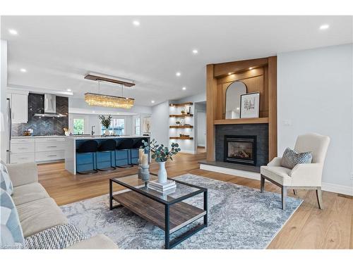 4017 Grapehill Avenue, Burlington, ON - Indoor Photo Showing Living Room With Fireplace