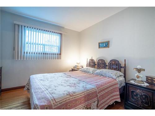 261 Jackson Street W, Hamilton, ON - Indoor Photo Showing Bedroom