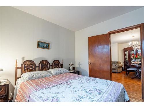 261 Jackson Street W, Hamilton, ON - Indoor Photo Showing Bedroom