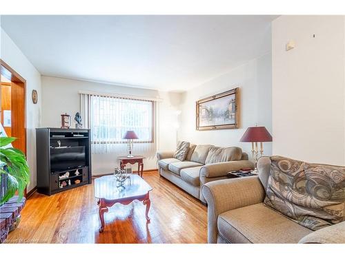 261 Jackson Street W, Hamilton, ON - Indoor Photo Showing Living Room