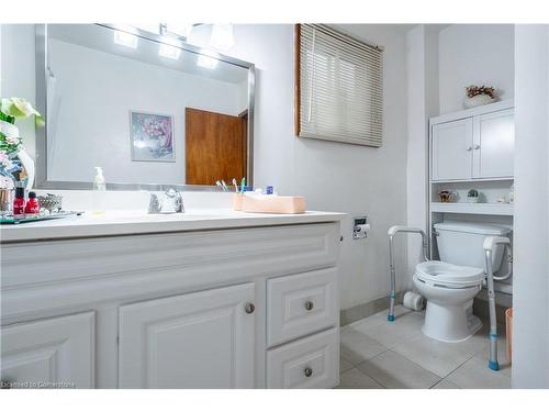 261 Jackson Street W, Hamilton, ON - Indoor Photo Showing Bathroom