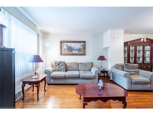 261 Jackson Street W, Hamilton, ON - Indoor Photo Showing Living Room