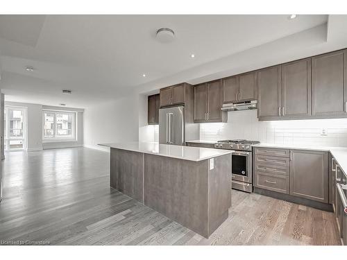 67-2273 Turnberry Road, Burlington, ON - Indoor Photo Showing Kitchen With Stainless Steel Kitchen With Upgraded Kitchen