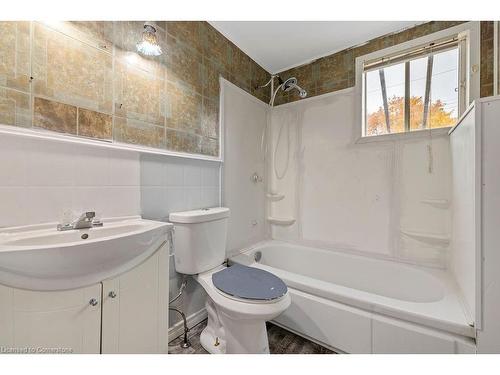 13 Broad Lane, Teeterville, ON - Indoor Photo Showing Bathroom