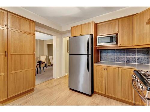 11 Willowtree Court, Dundas, ON - Indoor Photo Showing Kitchen