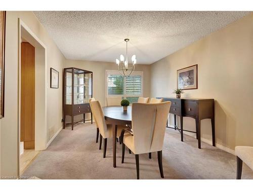 11 Willowtree Court, Dundas, ON - Indoor Photo Showing Dining Room