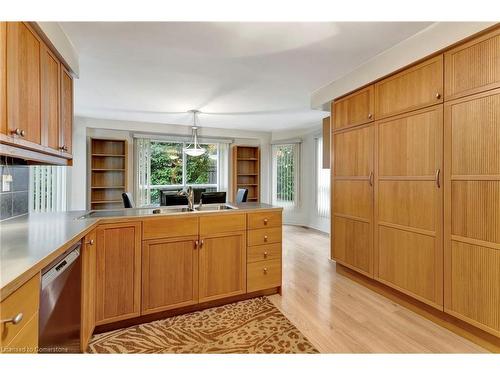 11 Willowtree Court, Dundas, ON - Indoor Photo Showing Kitchen With Double Sink