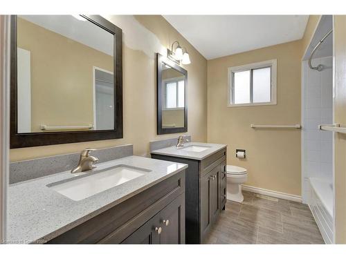 11 Willowtree Court, Dundas, ON - Indoor Photo Showing Bathroom