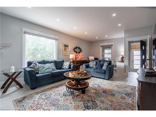 181 East 5Th Street, Hamilton, ON - Indoor Photo Showing Living Room