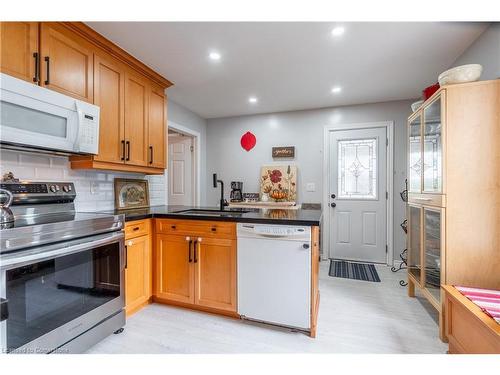 181 East 5Th Street, Hamilton, ON - Indoor Photo Showing Kitchen