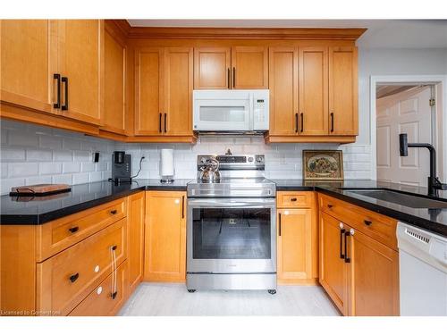 181 East 5Th Street, Hamilton, ON - Indoor Photo Showing Kitchen