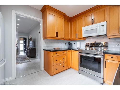 181 East 5Th Street, Hamilton, ON - Indoor Photo Showing Kitchen