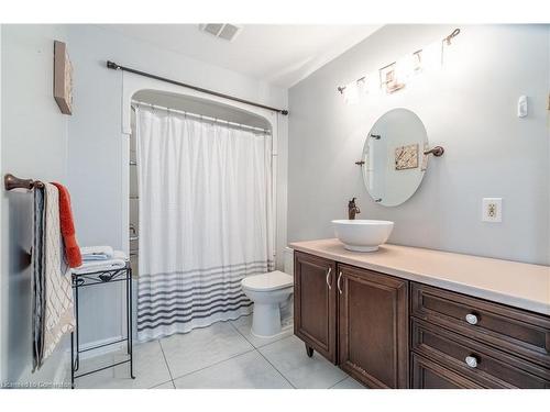 181 East 5Th Street, Hamilton, ON - Indoor Photo Showing Bathroom