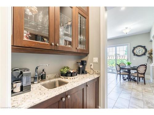 17 Mcdonald Court, Waterdown, ON - Indoor Photo Showing Kitchen