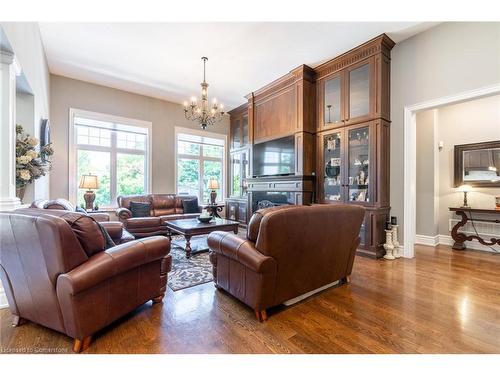 17 Mcdonald Court, Waterdown, ON - Indoor Photo Showing Living Room