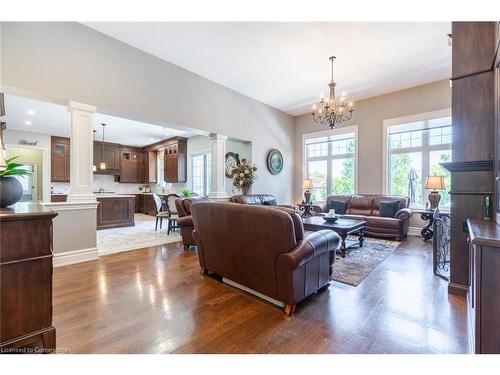 17 Mcdonald Court, Waterdown, ON - Indoor Photo Showing Living Room