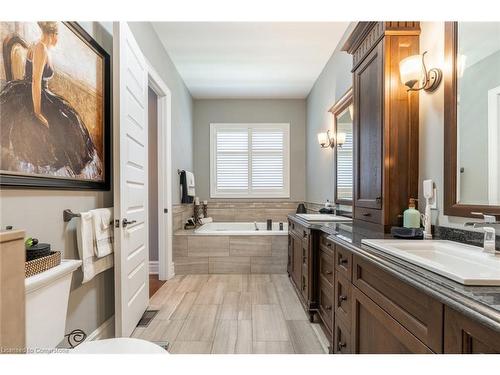 17 Mcdonald Court, Waterdown, ON - Indoor Photo Showing Bathroom