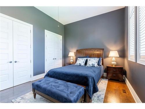 17 Mcdonald Court, Waterdown, ON - Indoor Photo Showing Bedroom