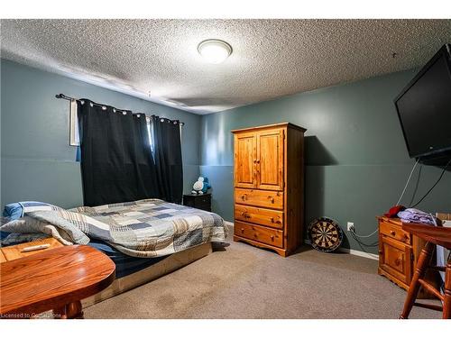 13 Keefer Road, Thorold, ON - Indoor Photo Showing Bedroom