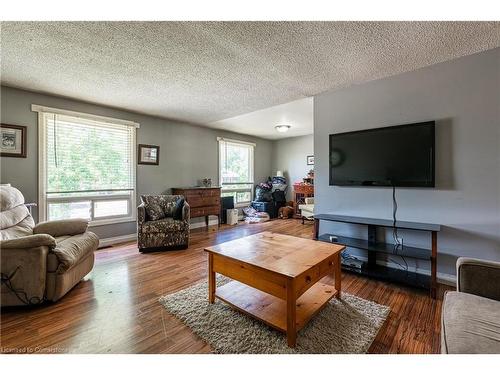 13 Keefer Road, Thorold, ON - Indoor Photo Showing Living Room