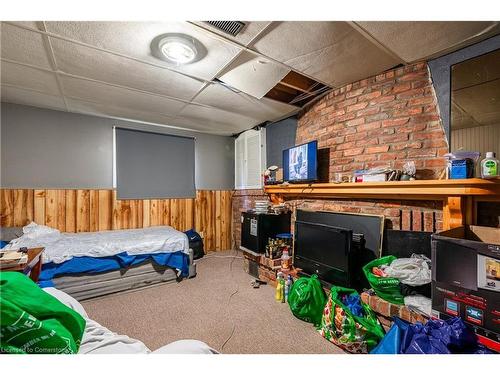 13 Keefer Road, Thorold, ON - Indoor Photo Showing Bedroom