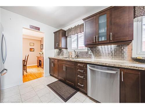 81 Skyline Drive, Dundas, ON - Indoor Photo Showing Kitchen